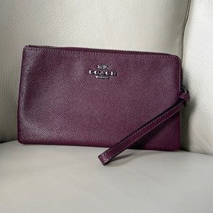 Coach Large Corner Zip Wristlet - Plum